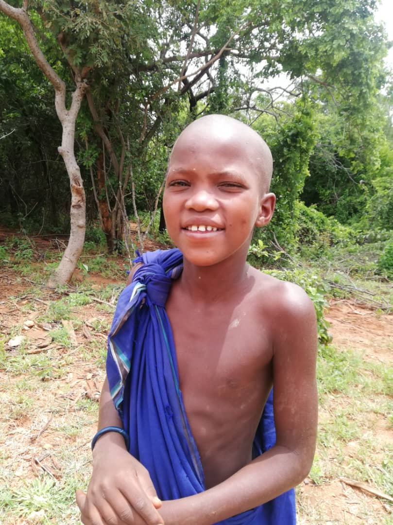 Iustin are 11 ani și muncește un an întreg pentru a primi drept salariu… un ied