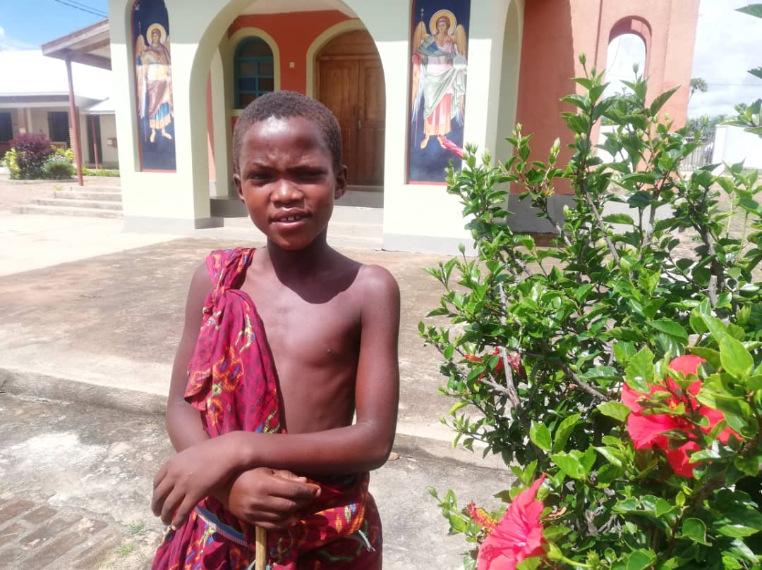 O vacă și o capră – daruri care au readus zâmbetul în familia lui Iustin!