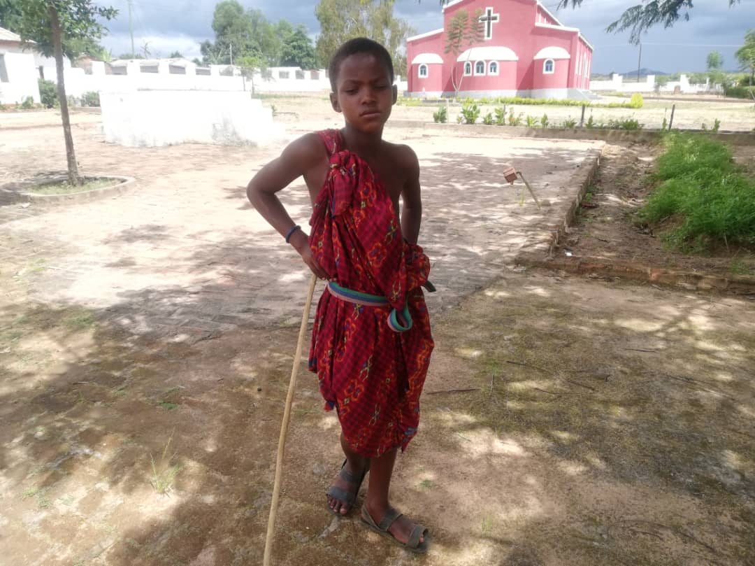 O vacă și o capră – daruri care au readus zâmbetul în familia lui Iustin!