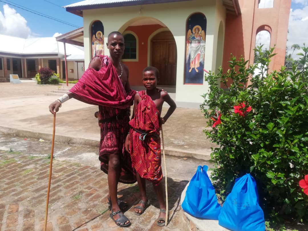 O vacă și o capră – daruri care au readus zâmbetul în familia lui Iustin!