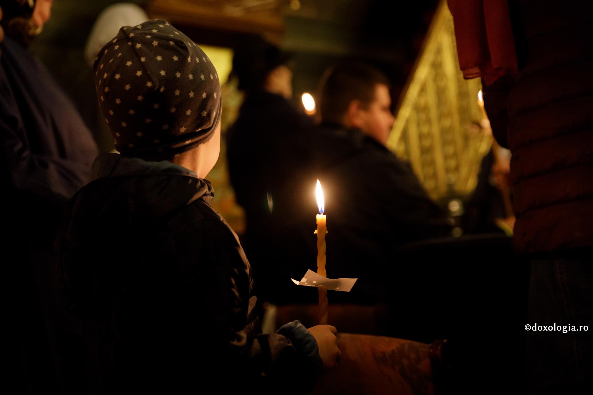 Foto: Oana Nechifor (Video) Ce să facem cu lumânarea de la Înviere?
