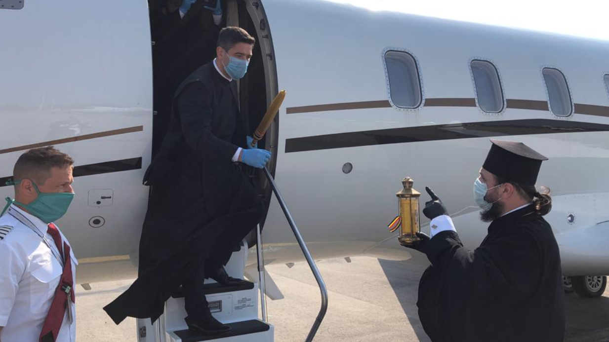 Delegația Patriarhiei Române a primit Lumina Sfântă