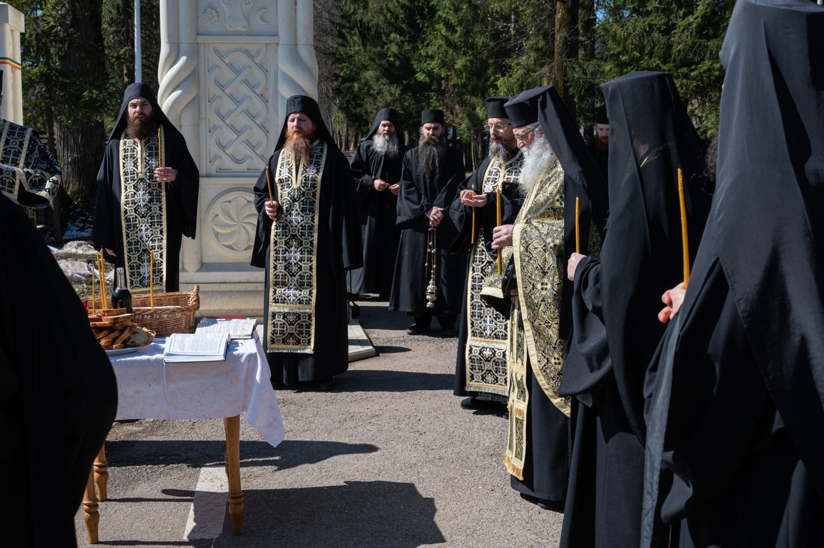 Parastas în cinstea eroilor români căzuți la Fântâna Albă: „Suntem bine înrădăcinați pentru că buni și sfinți ne-au fost strămoșii”