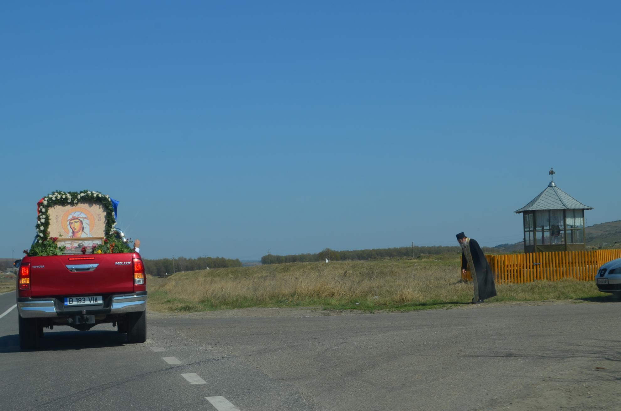 (Galerie Foto) Pelerinaj istoric cu moaştele Sfintei Mare Muceniţe Chiriachi în Episcopia Huşilor