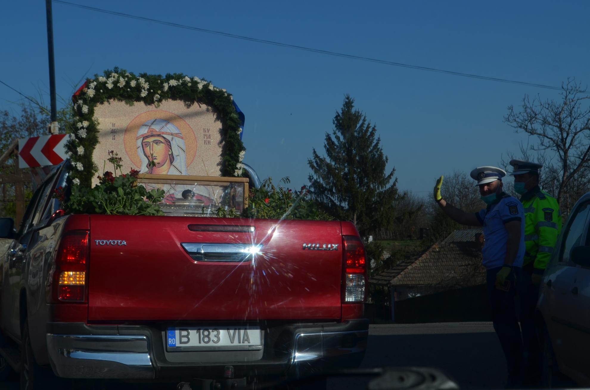 (Galerie Foto) Pelerinaj istoric cu moaştele Sfintei Mare Muceniţe Chiriachi în Episcopia Huşilor