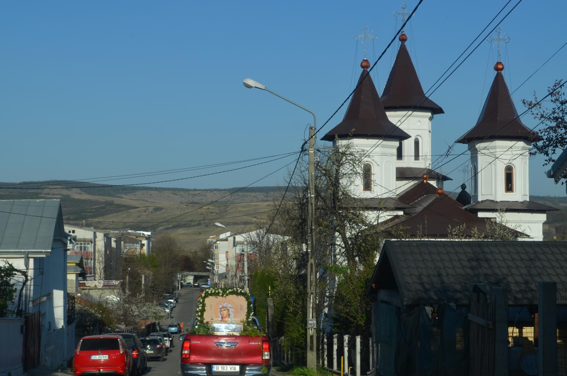(Galerie Foto) Pelerinaj istoric cu moaştele Sfintei Mare Muceniţe Chiriachi în Episcopia Huşilor