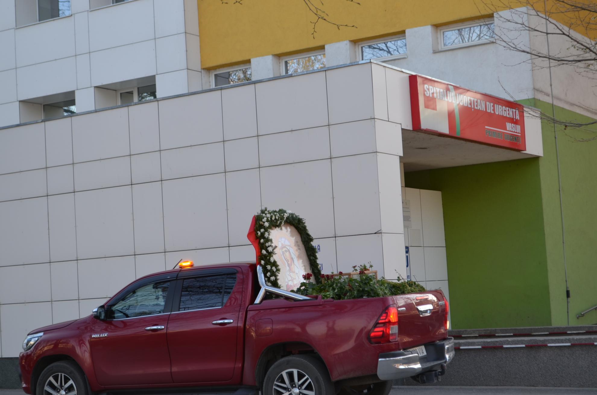 (Galerie Foto) Pelerinaj istoric cu moaştele Sfintei Mare Muceniţe Chiriachi în Episcopia Huşilor