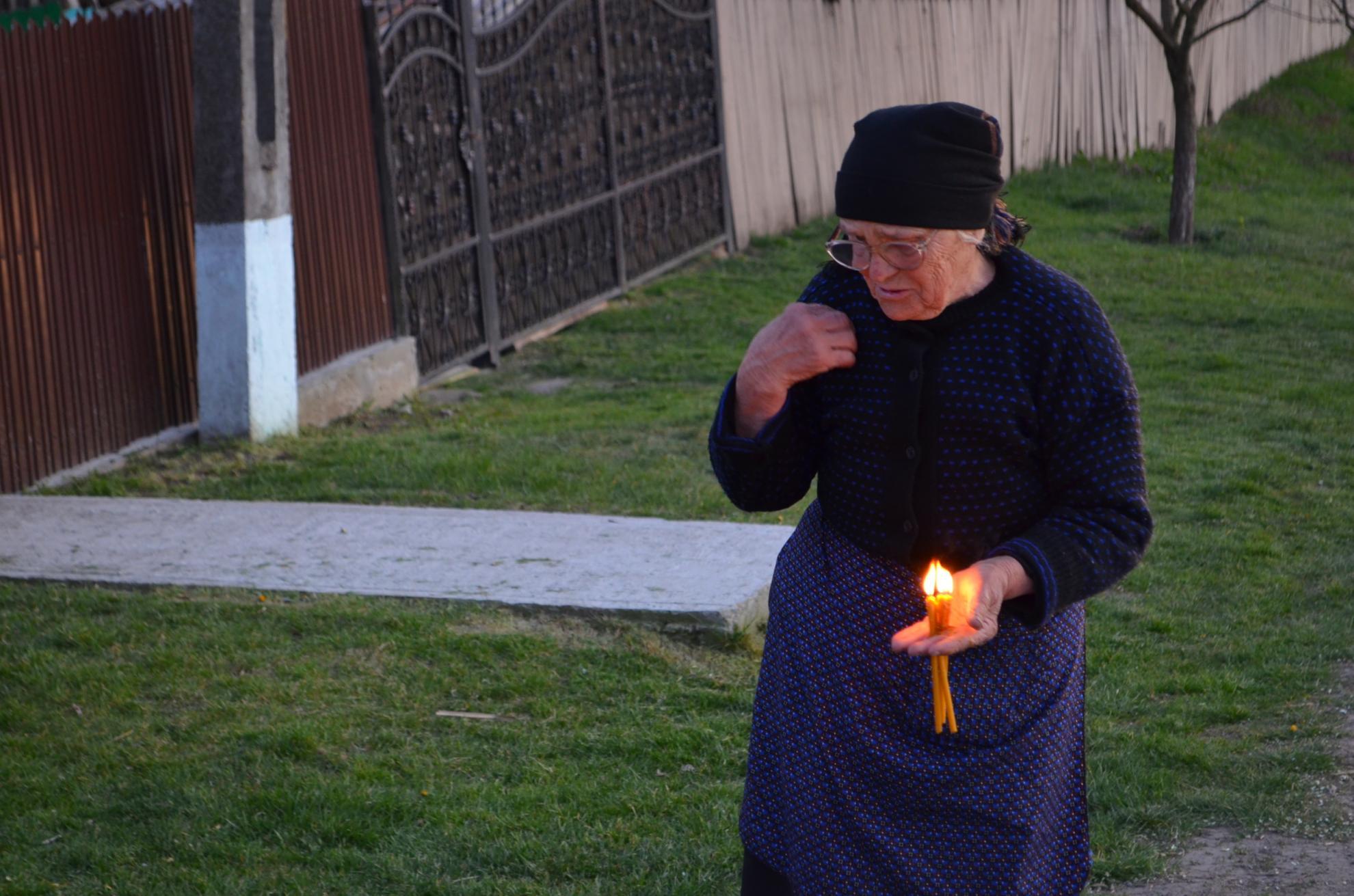 (Galerie Foto) Pelerinaj istoric cu moaştele Sfintei Mare Muceniţe Chiriachi în Episcopia Huşilor