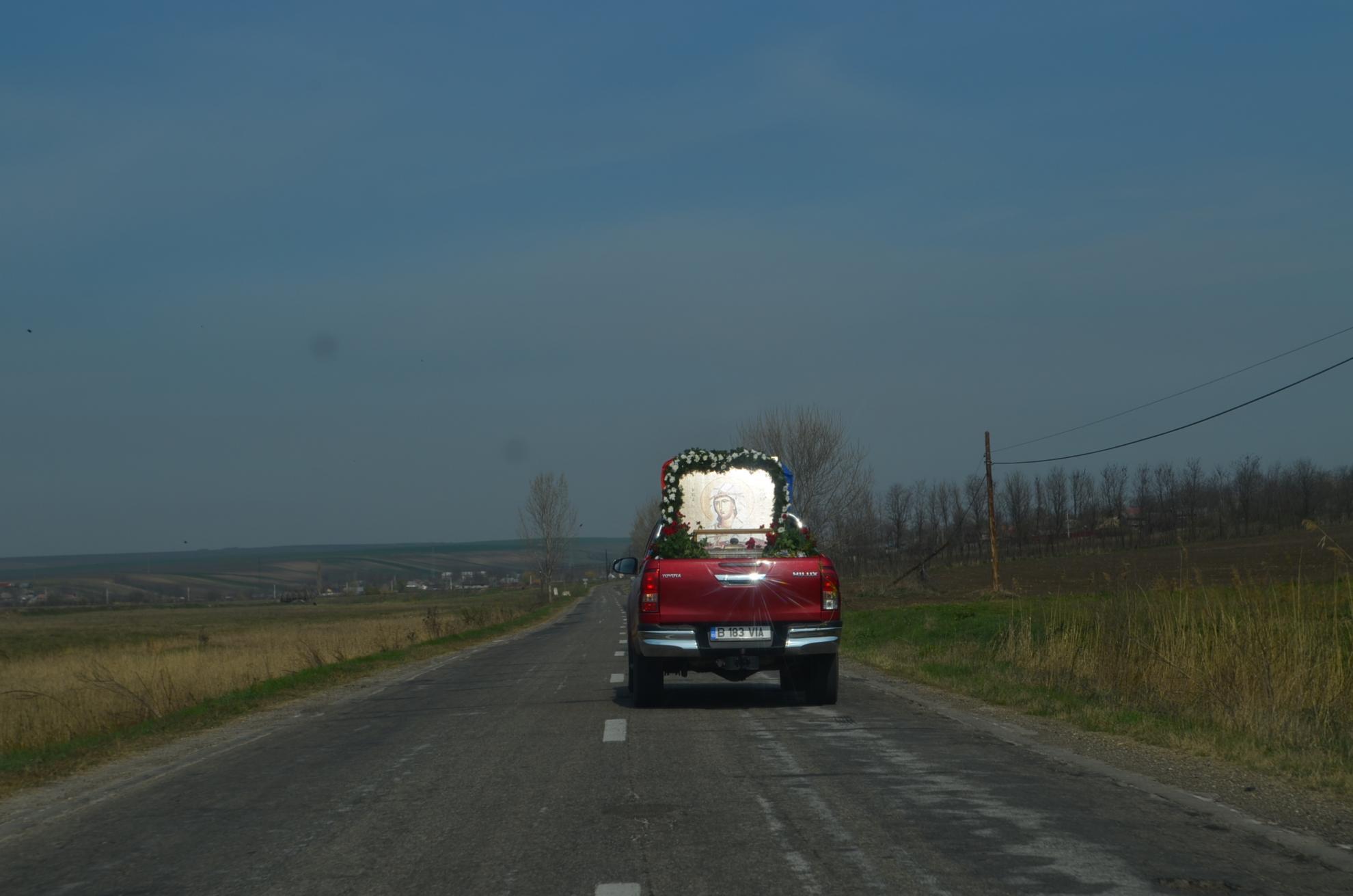 (Galerie Foto) Pelerinaj istoric cu moaştele Sfintei Mare Muceniţe Chiriachi în Episcopia Huşilor
