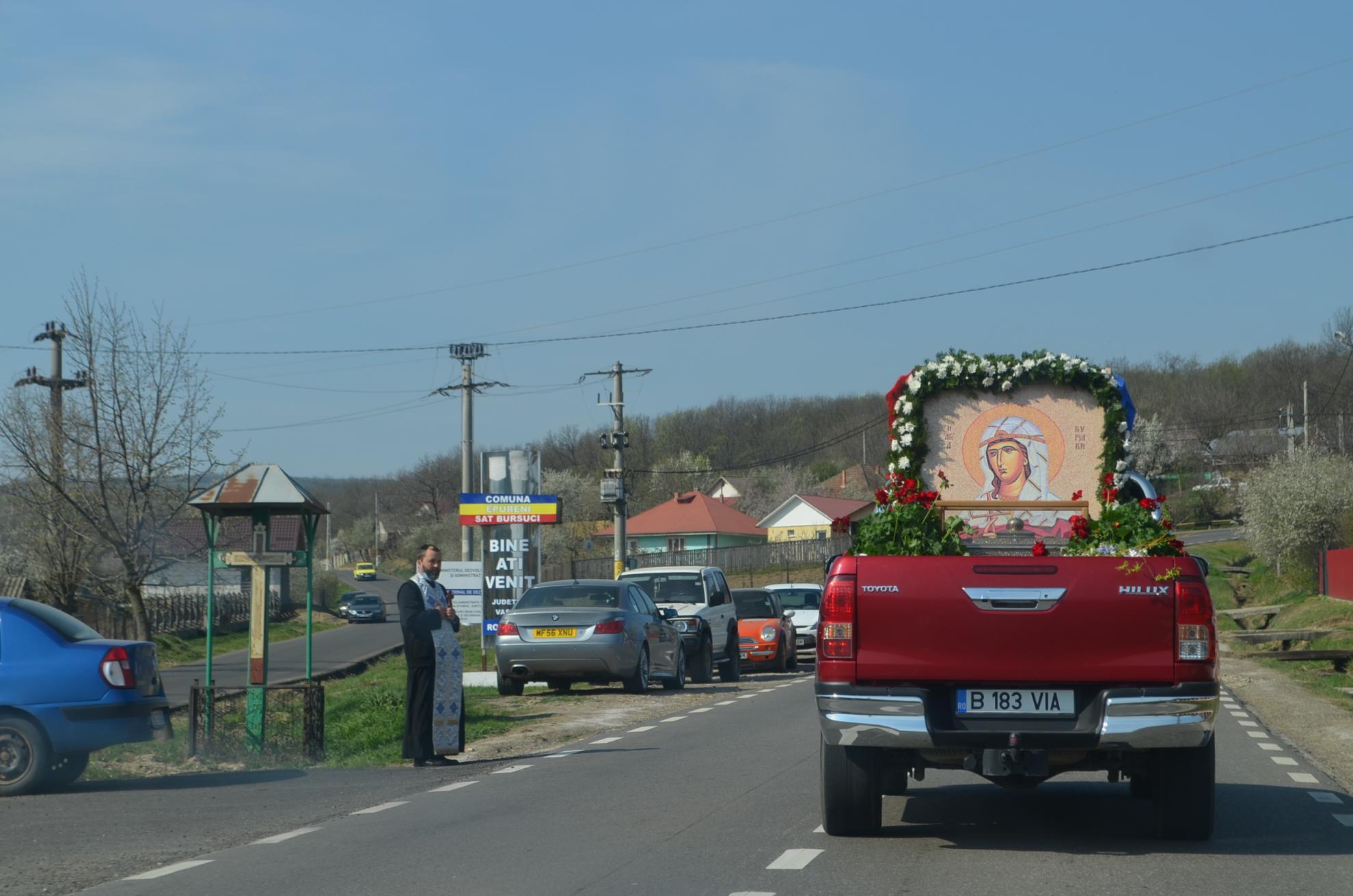 (Galerie Foto) Pelerinaj istoric cu moaştele Sfintei Mare Muceniţe Chiriachi în Episcopia Huşilor