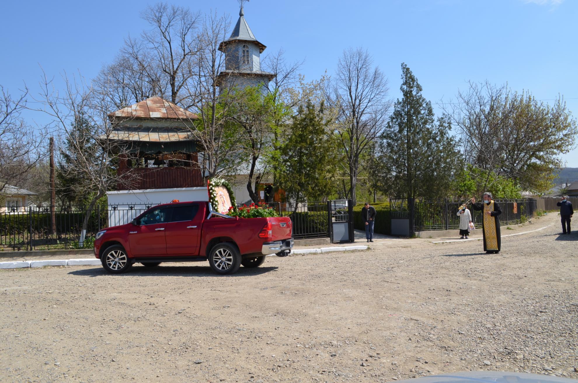 (Galerie Foto) Pelerinaj istoric cu moaştele Sfintei Mare Muceniţe Chiriachi în Episcopia Huşilor