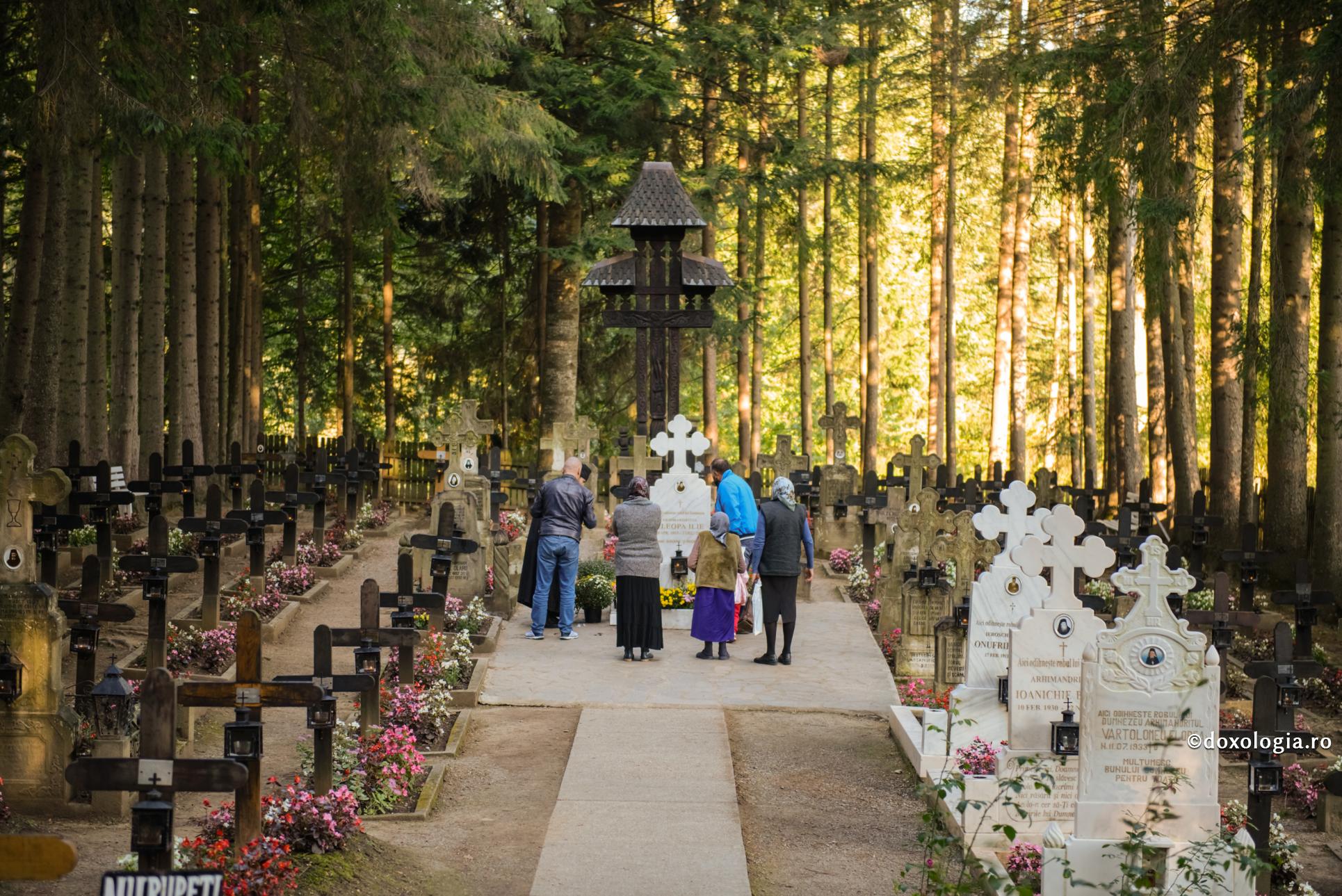 De câte ori cazi, scoală-te, mărturiseşte-ţi păcatele şi du-ţi Crucea mai departe cu ochii la Hristos!