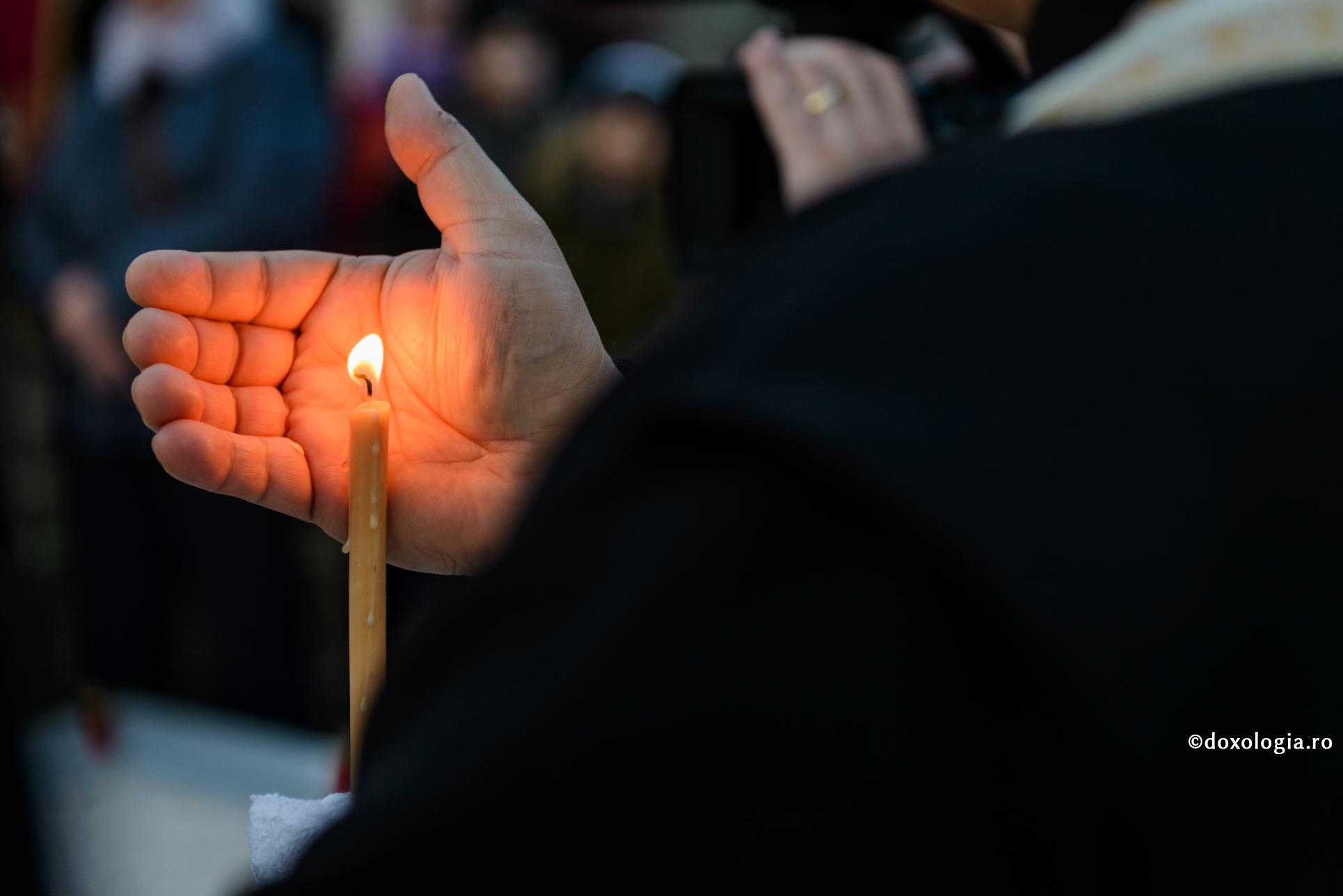 O delegație a Patriarhiei Române va aduce Sfânta Lumină de la Ierusalim