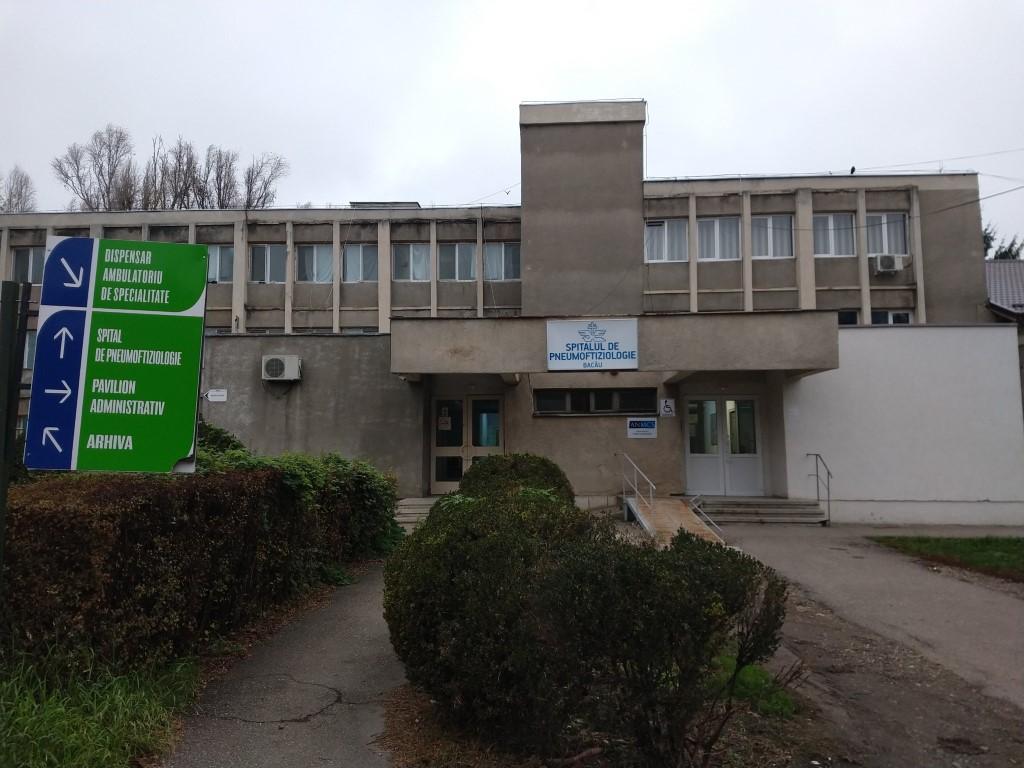 Preoţii băcăuani au donat aparatură medicală