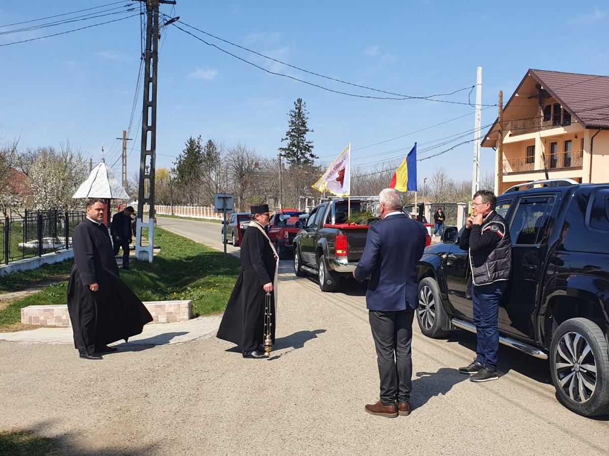 Procesiune cu icoane făcătoare de minuni, la Roman și la Bacău