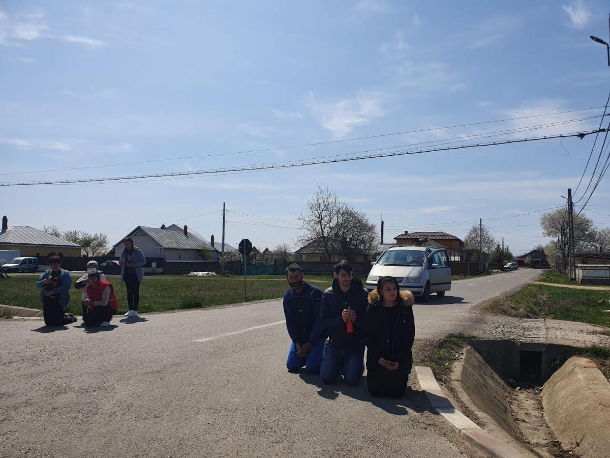 Procesiune cu icoane făcătoare de minuni, la Roman și la Bacău