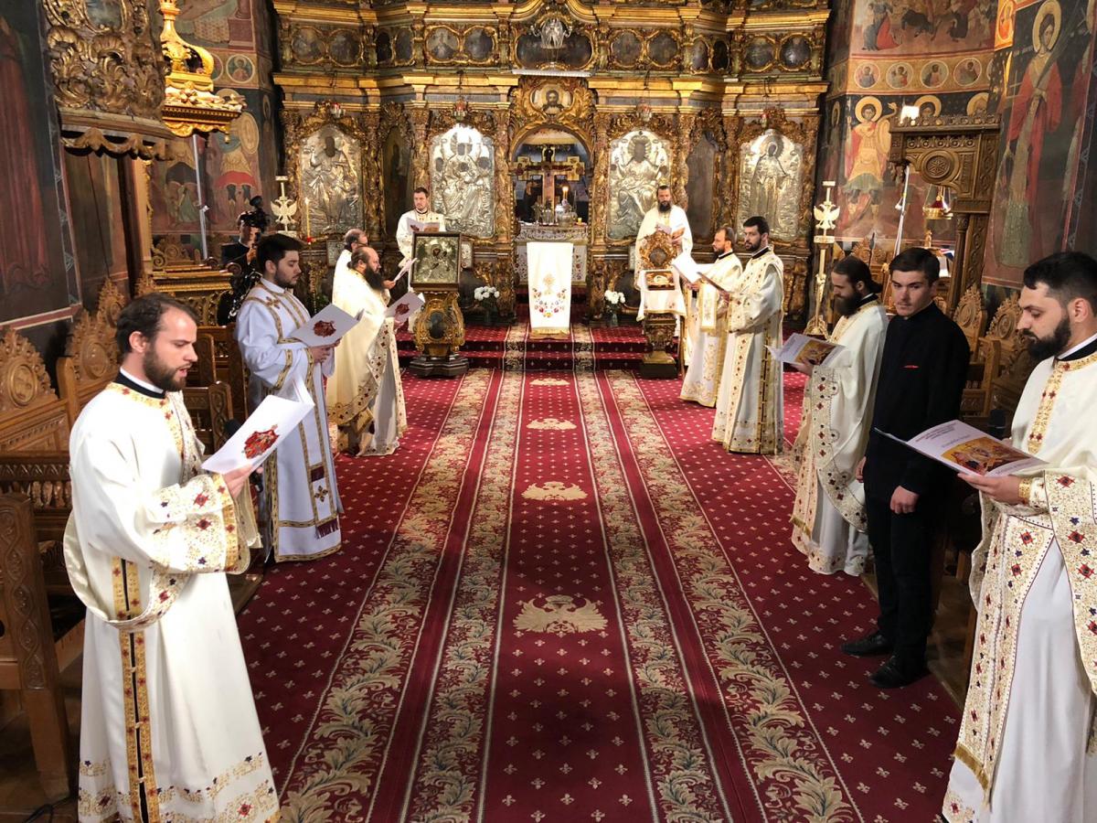 Slujbe arhiereşti la Catedrala Arhiepiscopală din Roman