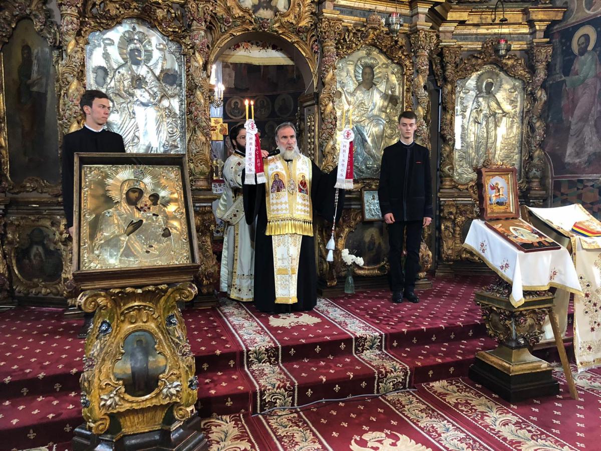 Slujbe arhiereşti la Catedrala Arhiepiscopală din Roman