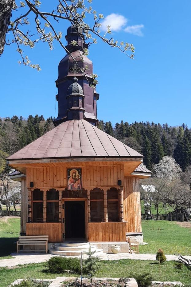 Sfântul Ierarh Pahomie de la Gledin, cinstit la Schitul Pocrov