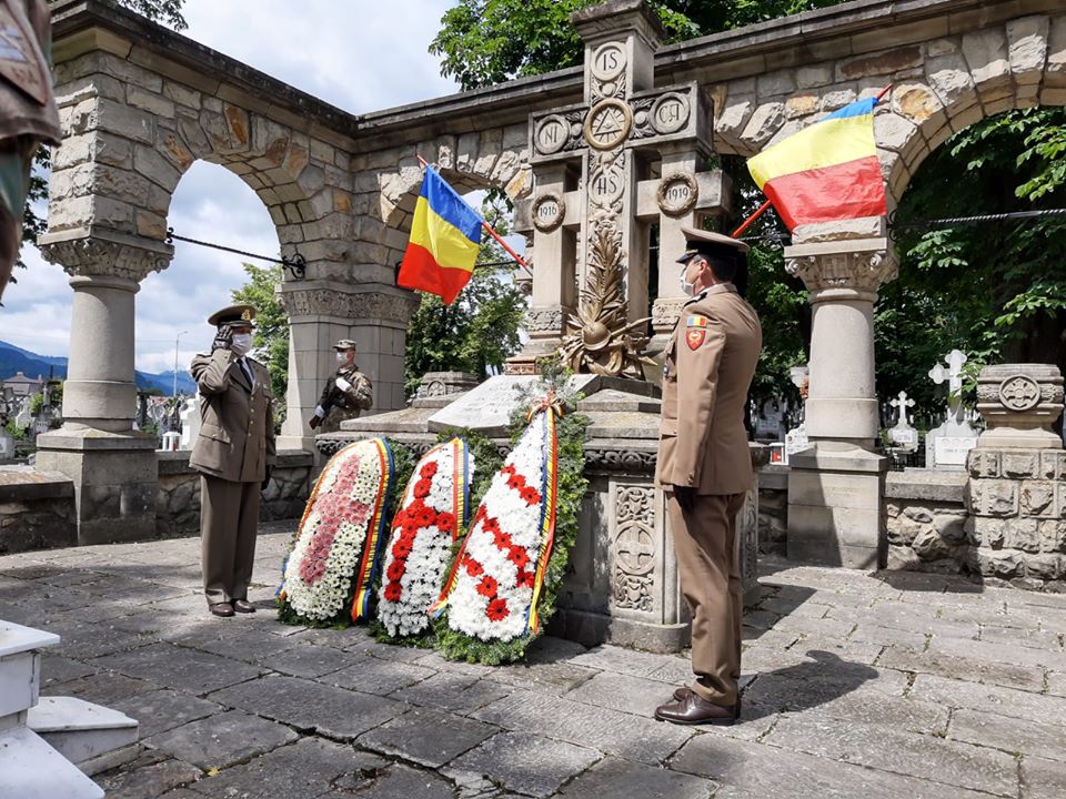 Ceremoniale dedicate eroilor neamului la Piatra Neamţ şi la Iaşi