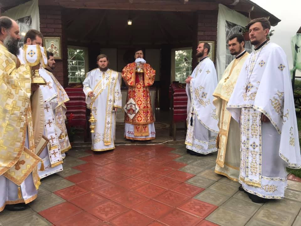Liturghie arhierească la Mănăstirea Țiganca Liturghie arhierească la Mănăstirea Țiganca