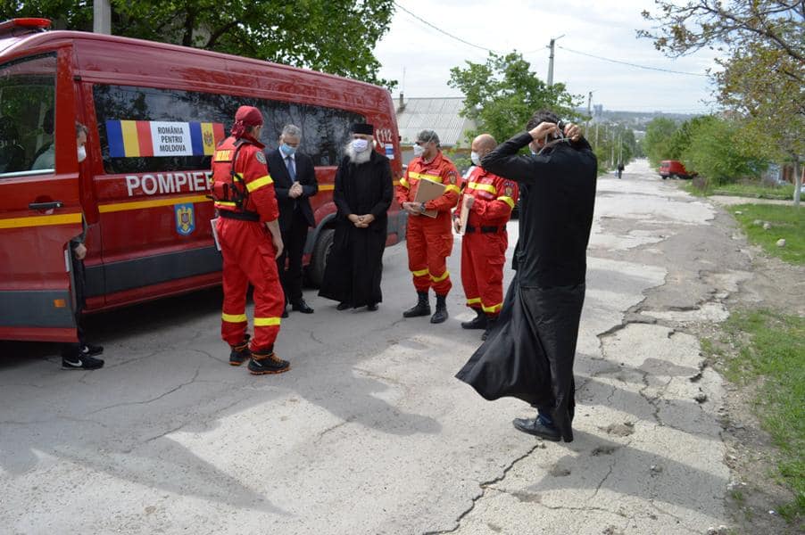 Echipă de medici, decorată de Preasfinţitul Antonie