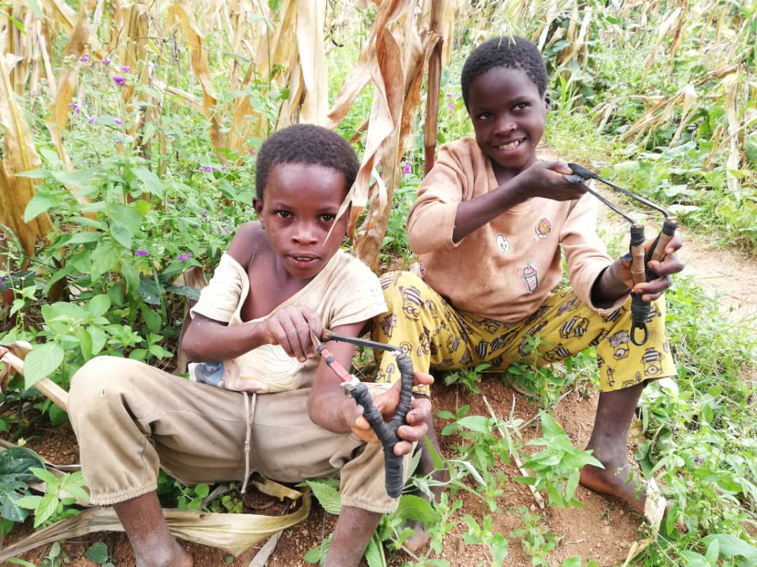 Copiii fără jucării. Sau cum arată copilăria în Tanzania