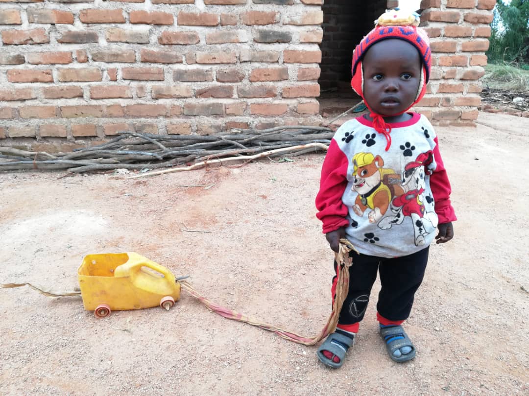 Copiii fără jucării. Sau cum arată copilăria în Tanzania