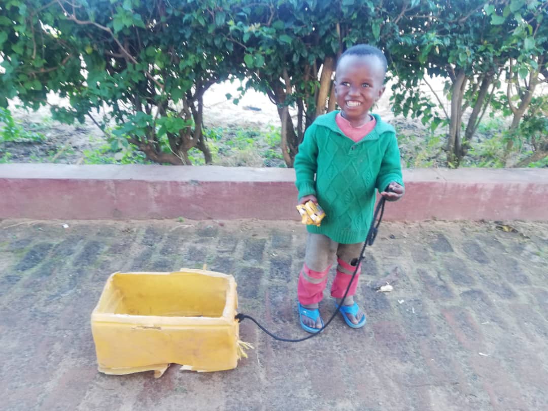 Copiii fără jucării. Sau cum arată copilăria în Tanzania