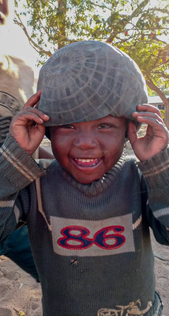 Copiii fără jucării. Sau cum arată copilăria în Tanzania