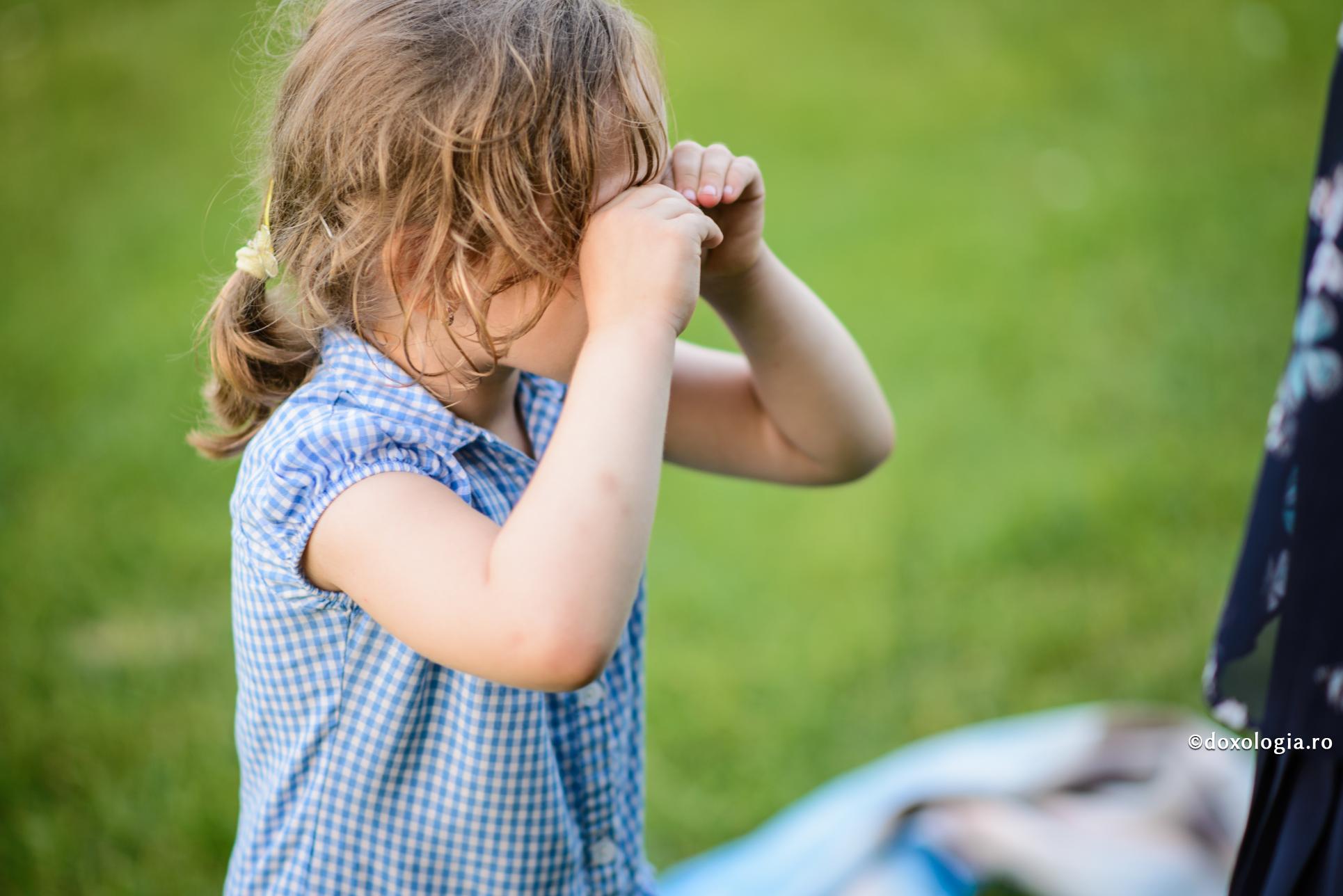 (Video) Ioana, 7 ani: Cum pot s-o fac pe mama să nu mai țipe?