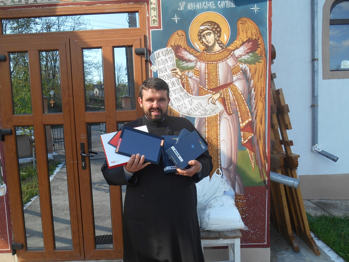 Parohia botoșăneană Chișcăreni a donat tablete, materiale sanitare și alimente Parohia botoșăneană Chișcăreni a donat tablete, materiale sanitare și alimente