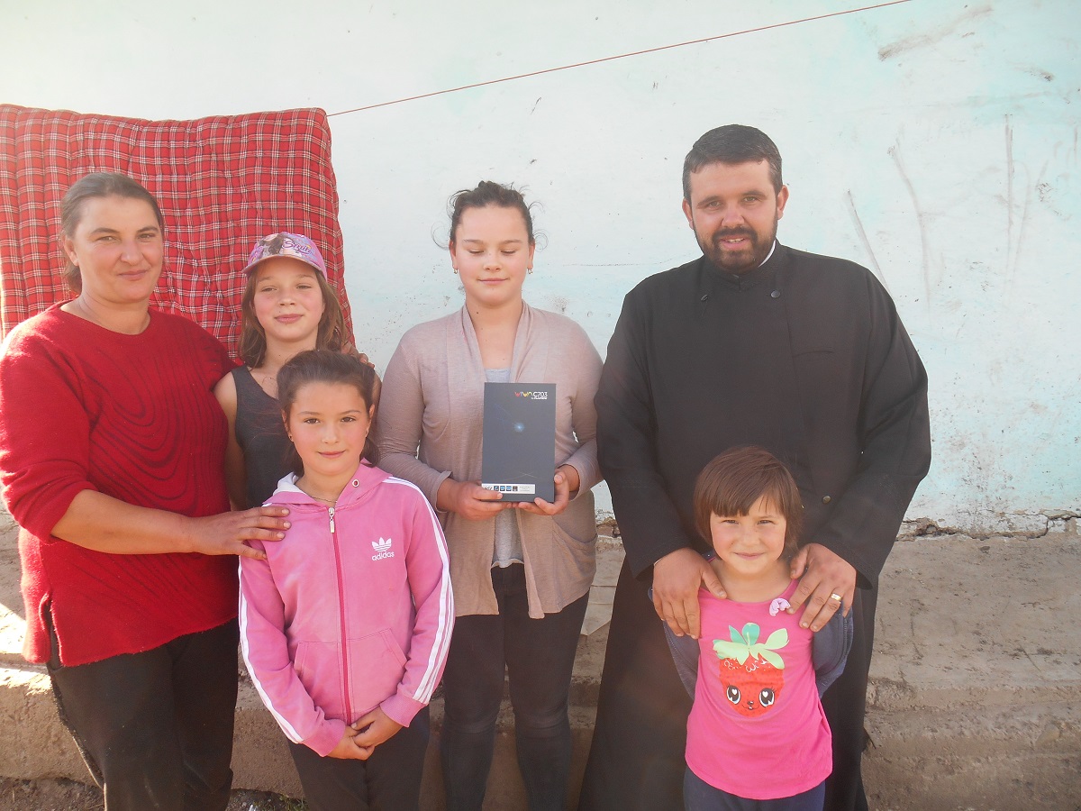 Parohia botoșăneană Chișcăreni a donat tablete, materiale sanitare și alimente Parohia botoșăneană Chișcăreni a donat tablete, materiale sanitare și alimente