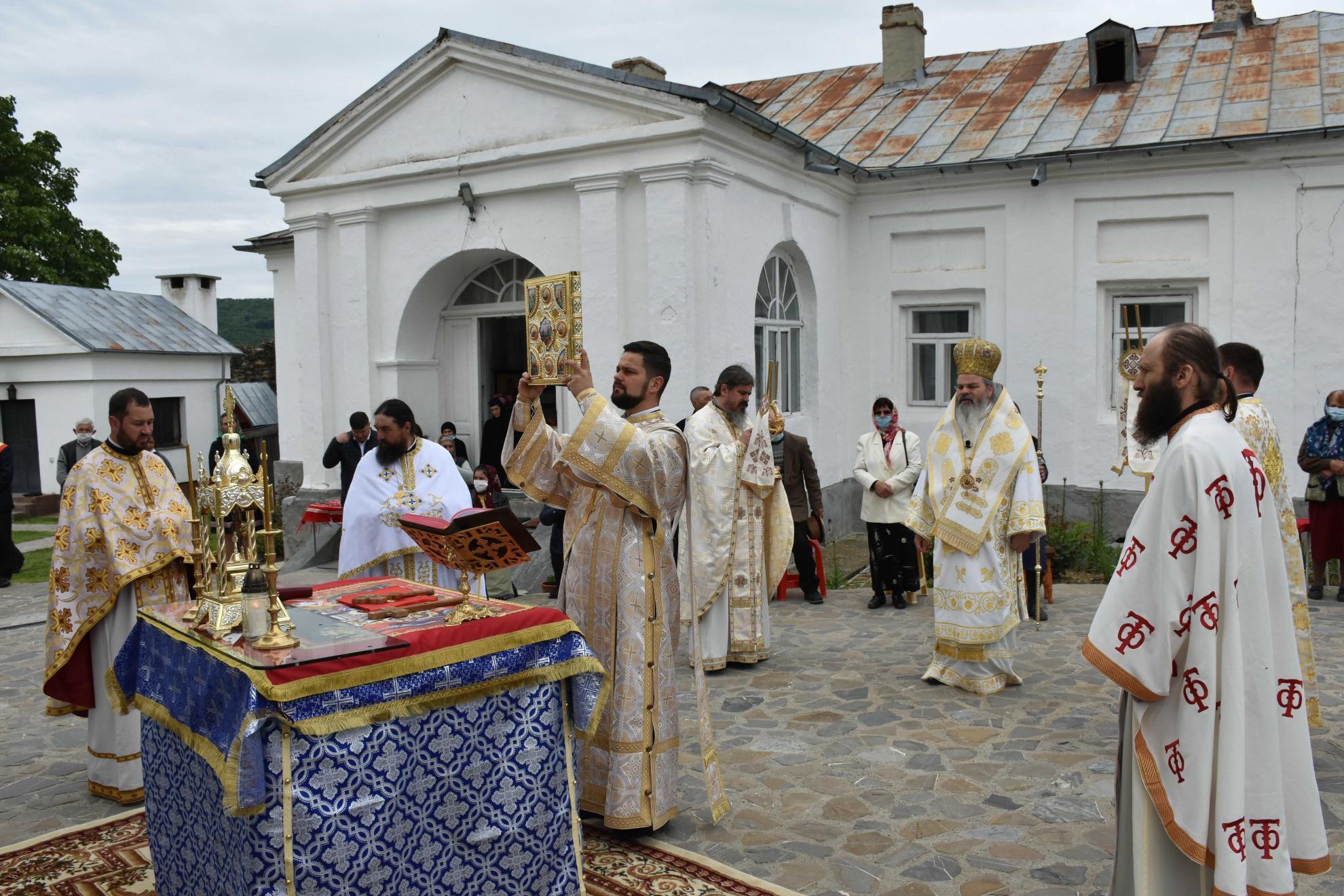 Liturghie arhierească la Mănăstirea Fâstâci din judeţul Vaslui