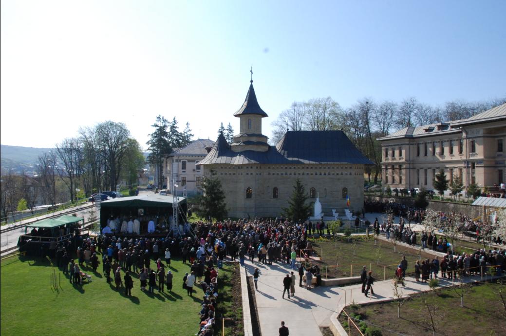 Biserica „Schimbarea la Față“ - Socola, resfințită după 15 ani de când a renăscut