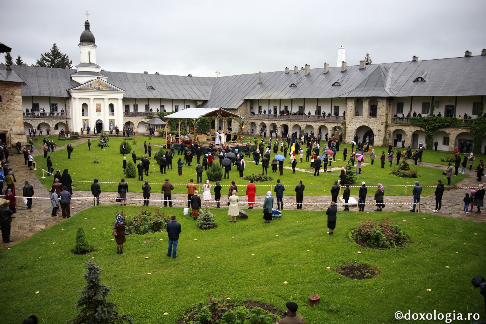 Înălțarea Domnului la Mănăstirea Neamț – IPS Teofan: „Taina Dumnezeieștii Liturghii este taina înălțării noastre la Cer”