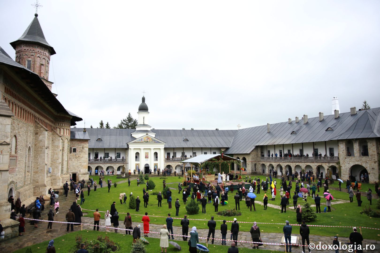 Înălțarea Domnului la Mănăstirea Neamț – IPS Teofan: „Taina Dumnezeieștii Liturghii este taina înălțării noastre la Cer”