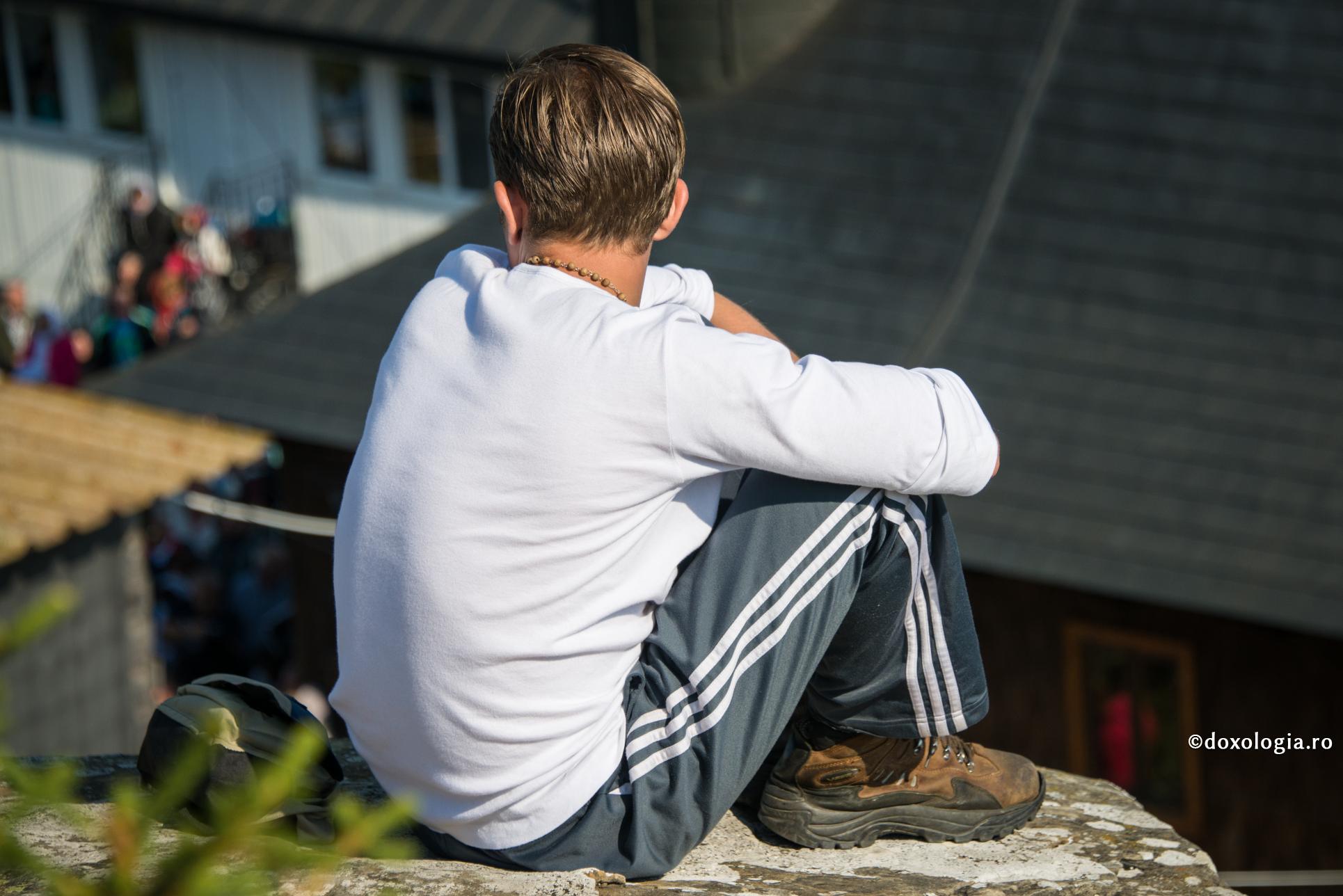 (Video) Nicolae, 15 ani: Cum aș putea să scap de patima judecării?