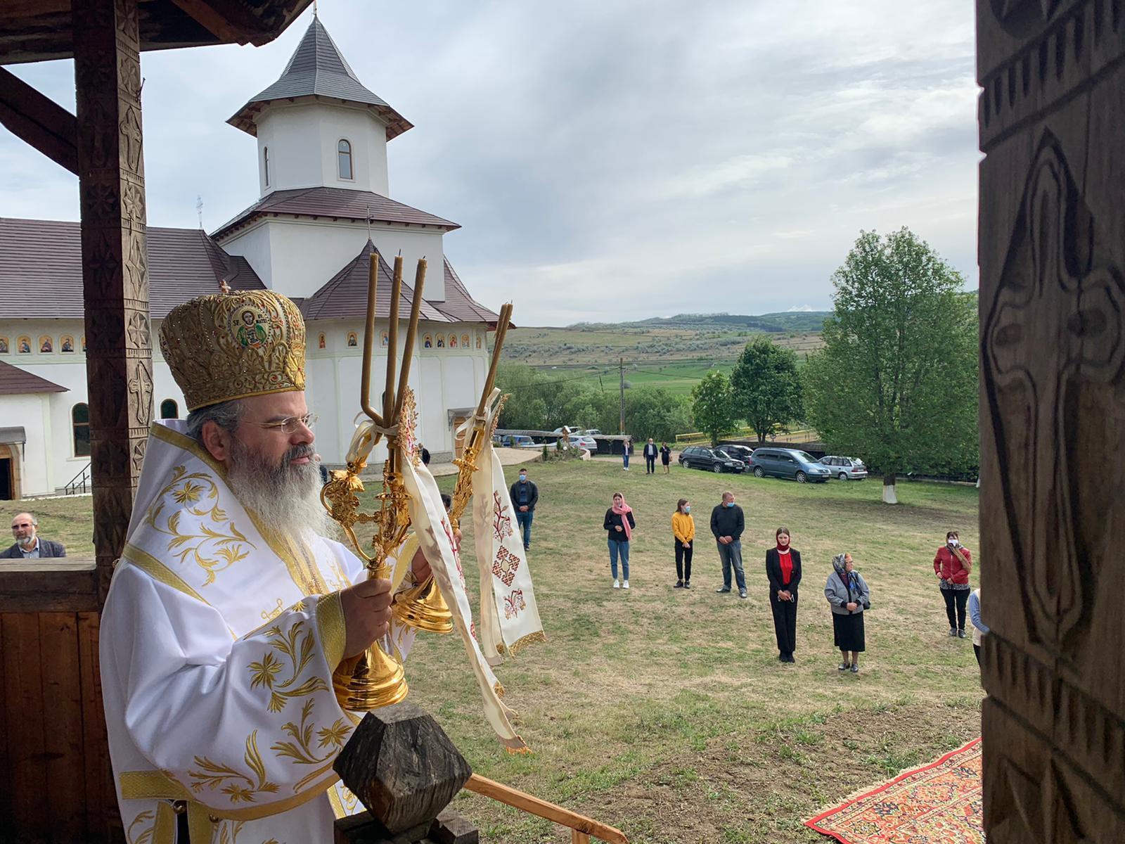 Slujiri ale Preasfinţitului Părinte Ignatie