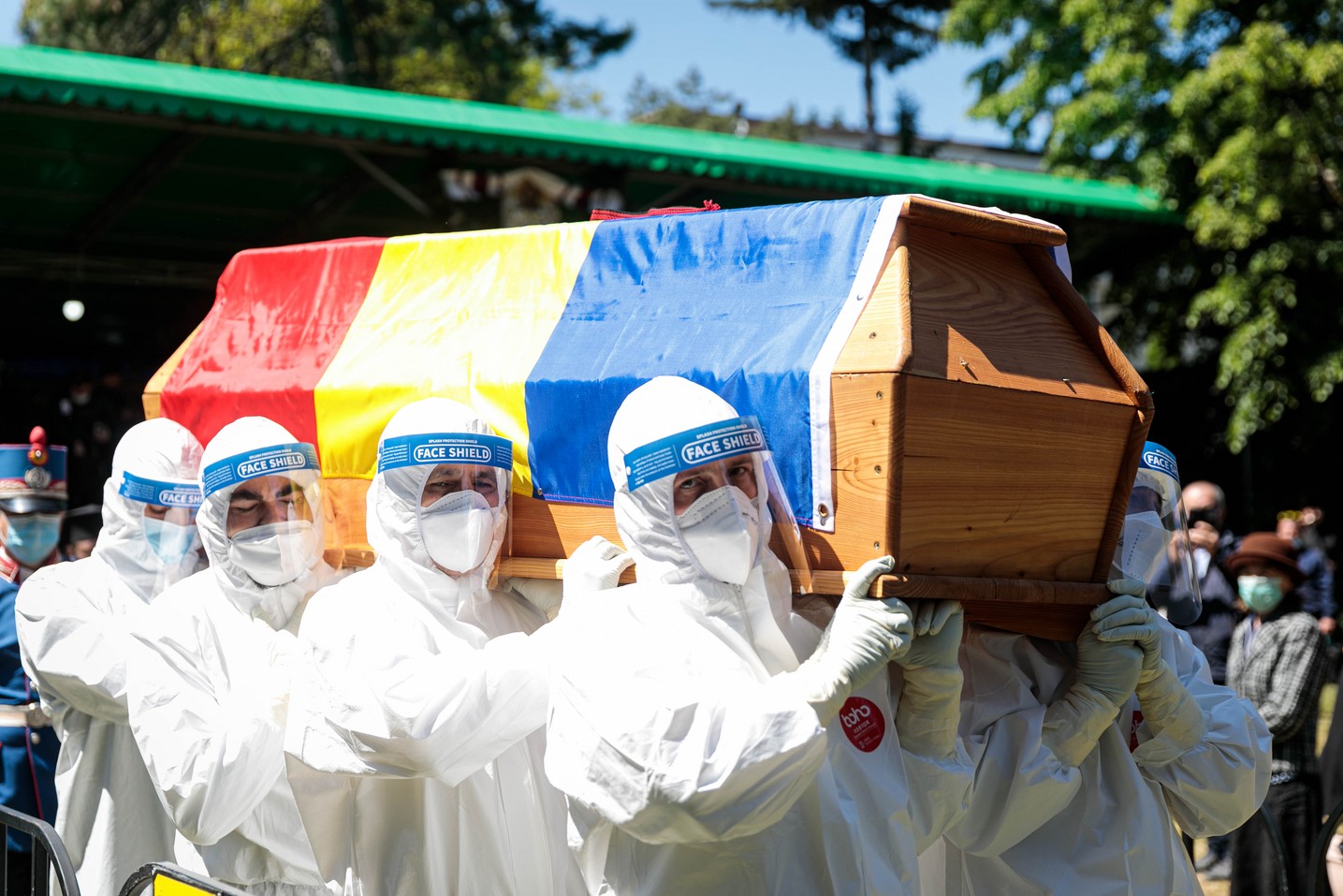 Ierarh înmormântat în vremea pandemiei. Cronică de la fața locului