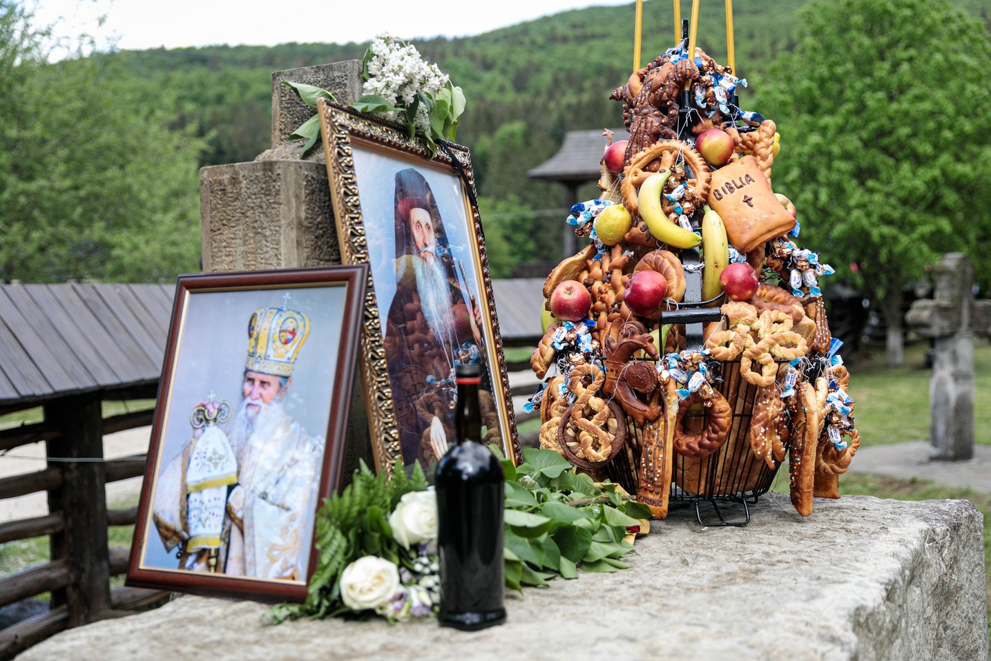 Ierarh înmormântat în vremea pandemiei. Cronică de la fața locului