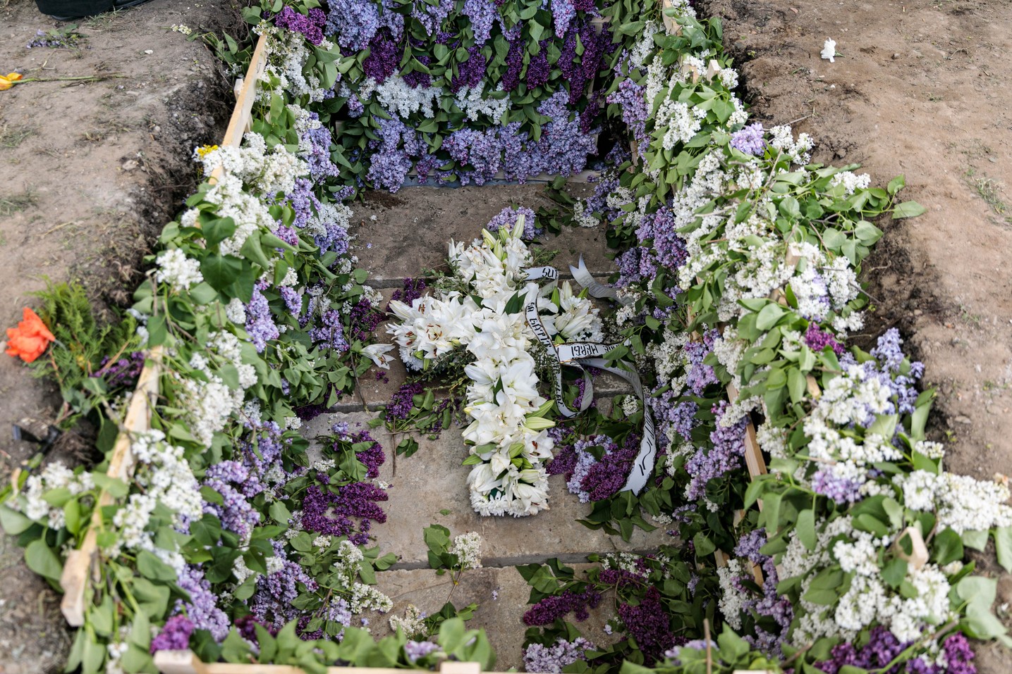 Ierarh înmormântat în vremea pandemiei. Cronică de la fața locului