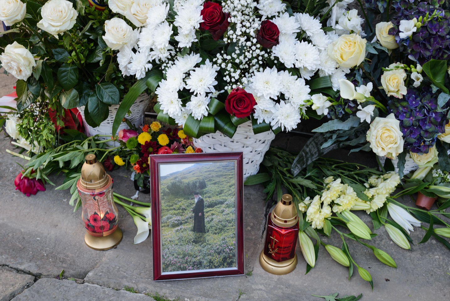 Ierarh înmormântat în vremea pandemiei. Cronică de la fața locului