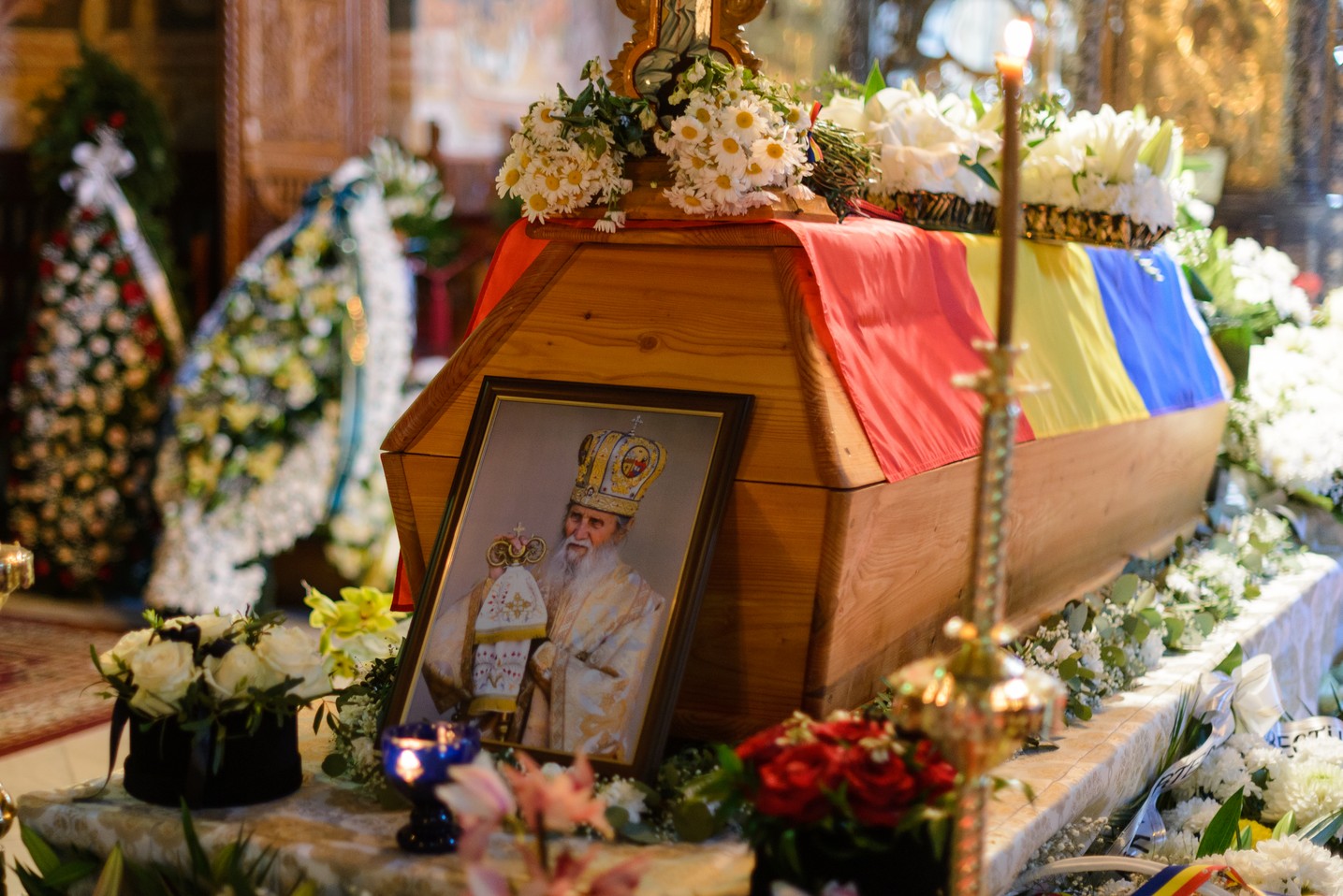 Ierarh înmormântat în vremea pandemiei. Cronică de la fața locului