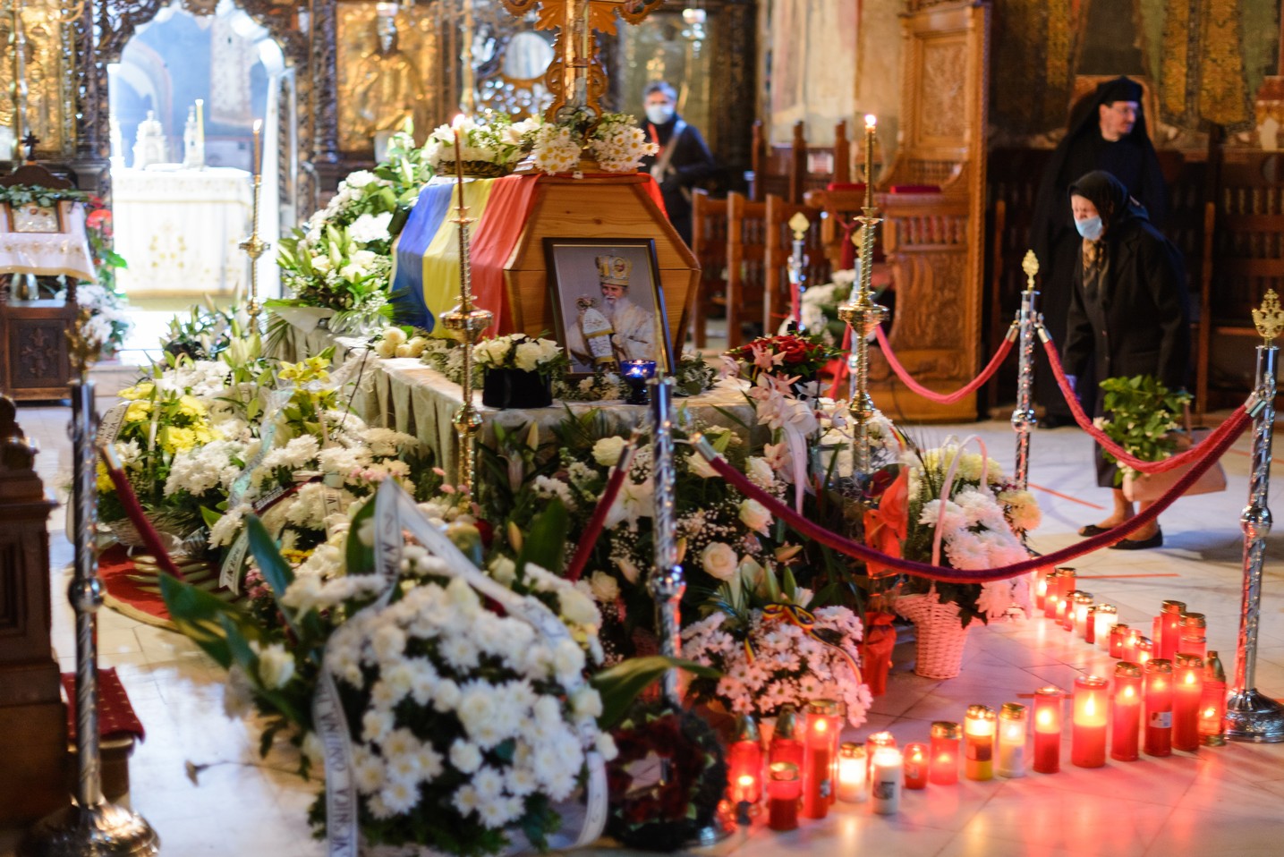 Ierarh înmormântat în vremea pandemiei. Cronică de la fața locului