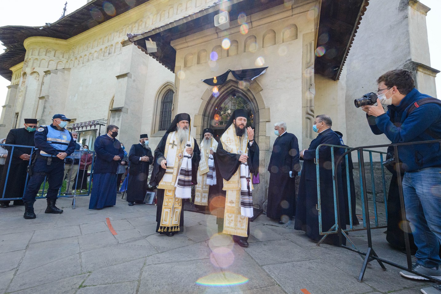 Ierarh înmormântat în vremea pandemiei. Cronică de la fața locului
