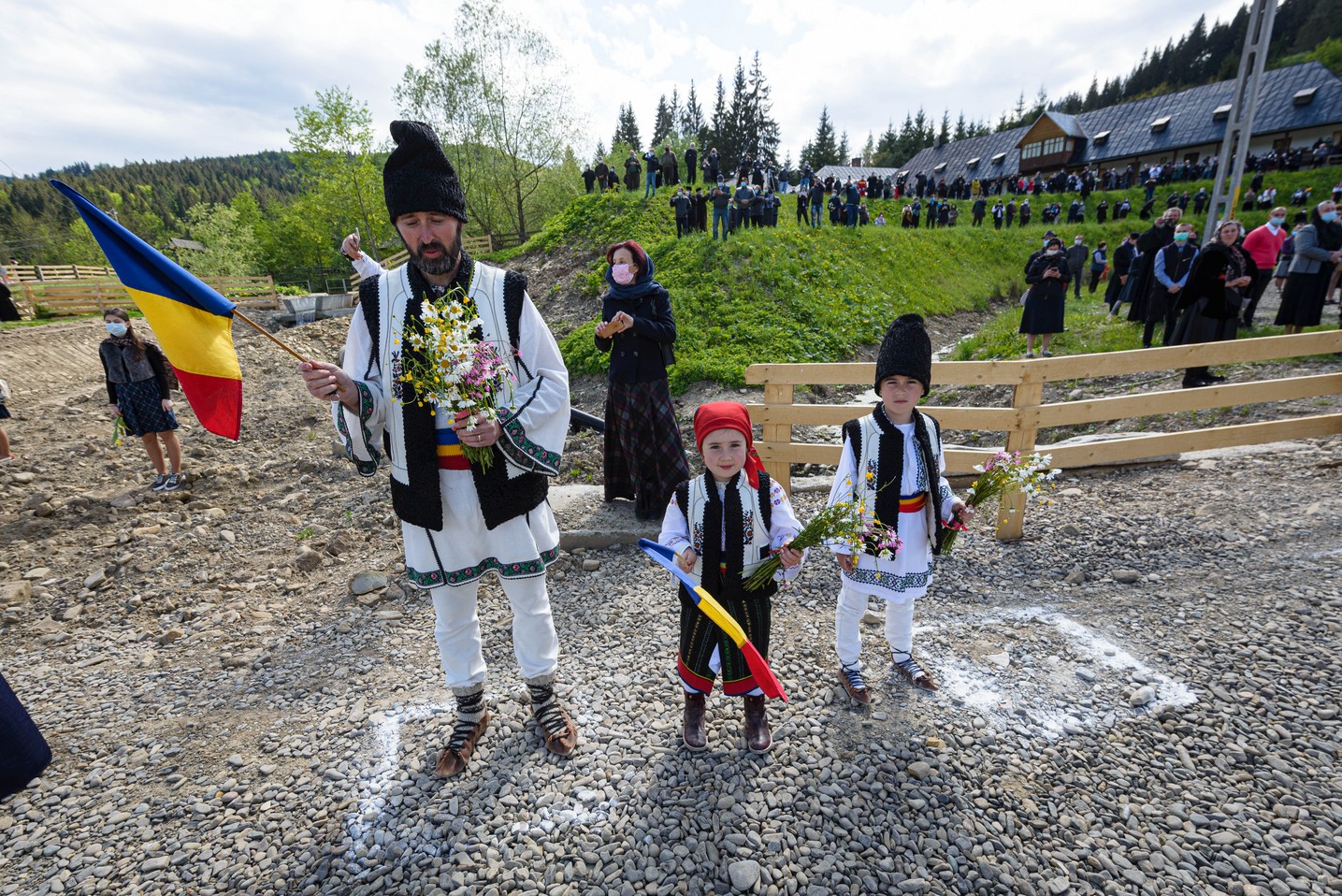Ierarh înmormântat în vremea pandemiei. Cronică de la fața locului
