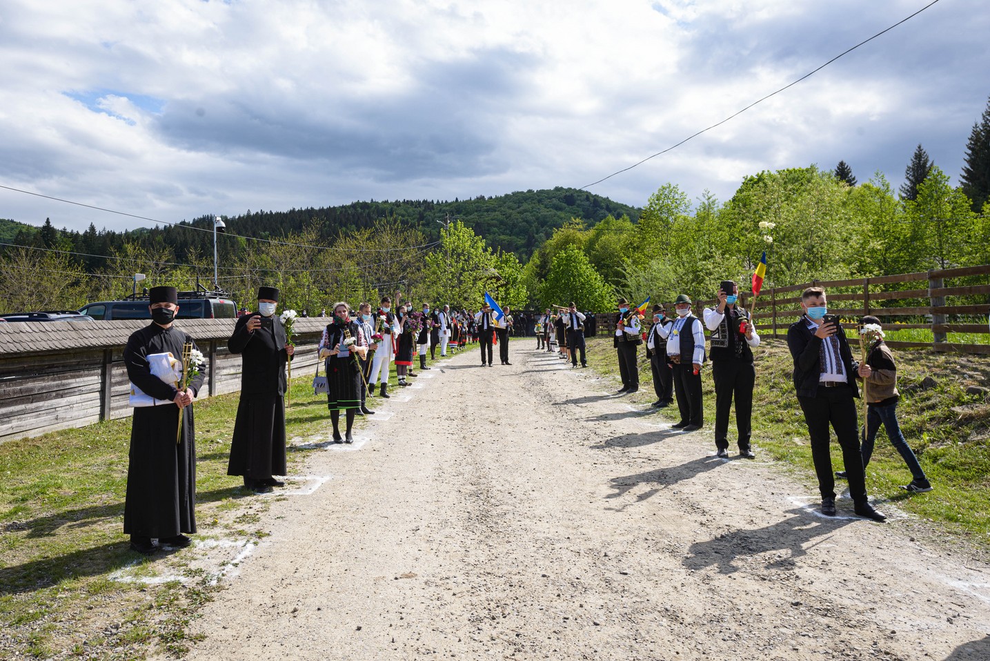 Ierarh înmormântat în vremea pandemiei. Cronică de la fața locului