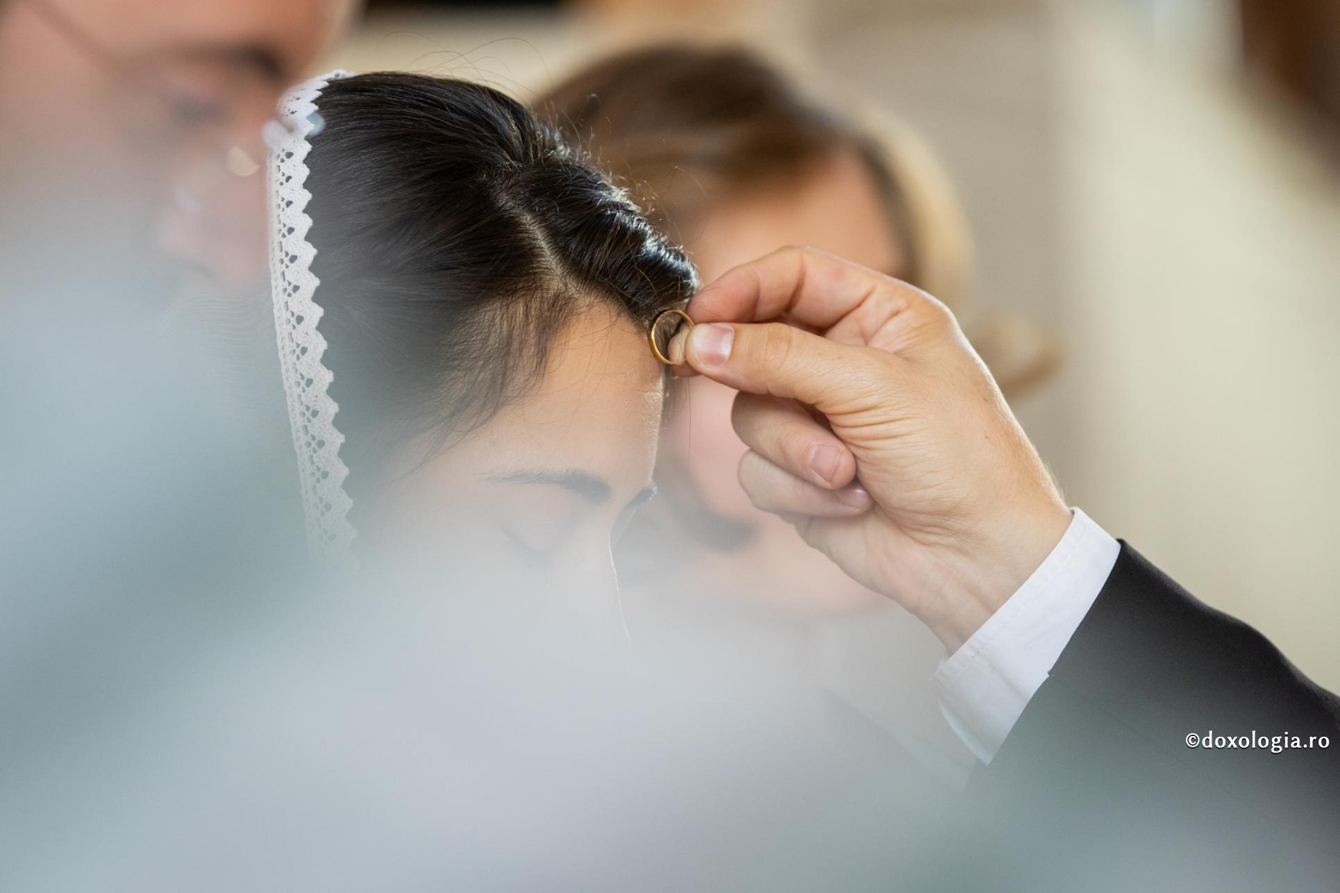 Foto: Oana Nechifor (Video) „Biserica dă sens familiei” – Părintele Constantin Necula