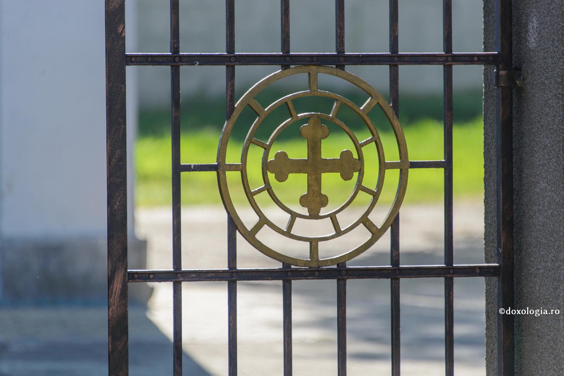 Și totuși, de ce nu se redeschid lăcașurile de cult?